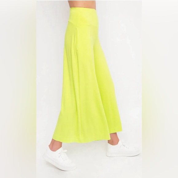 NWT OZAI N KU LOUNGE
PANTS, LIME - Picture 8 of 12